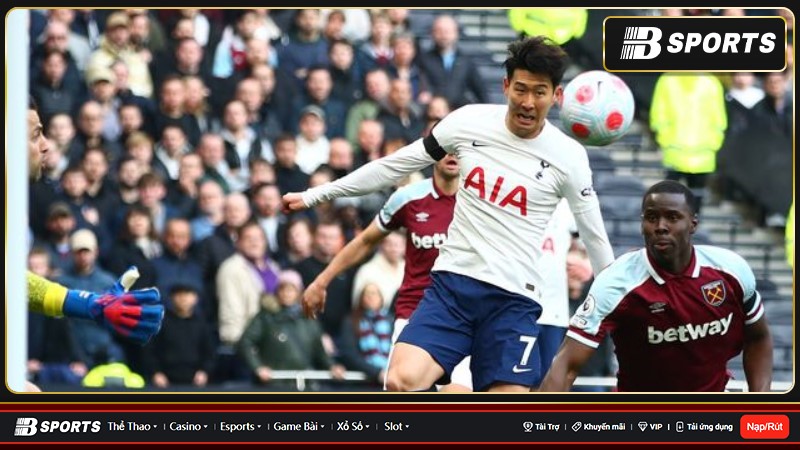 Cầu thủ vào sân thay người Son Heung-min đã thành công ấn định chiến thắng 2-0 cho Spurs từ đường chuyền phạt góc của Harry Kane.
