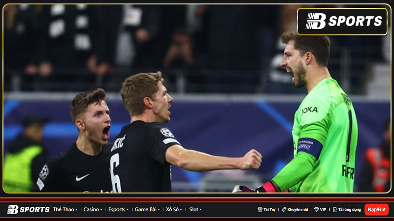 Tuy được thi đấu trên sân nhà nhưng Frankfurt đã không thể chơi áp đảo