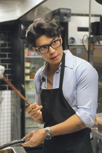 CEO trổ tài nấu nướng