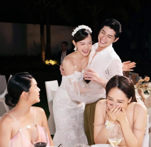 Noo Phước Thịnh và Mai Phương Thúy trong lễ cưới của nữ ca sĩ Minh Hằng