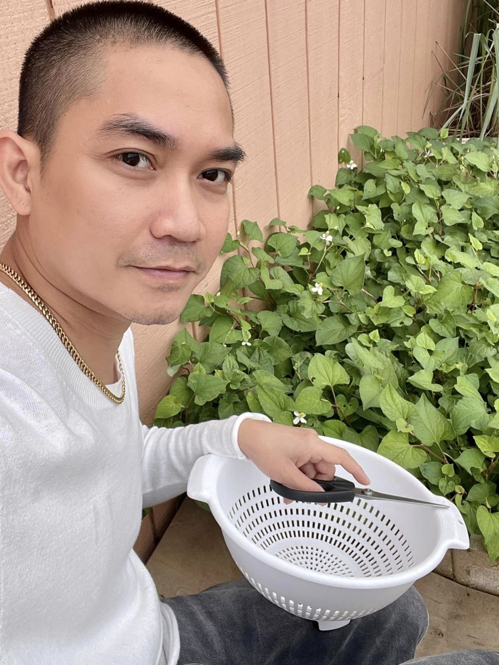 Thú vui trồng rau mỗi ngày của nam ca sĩ