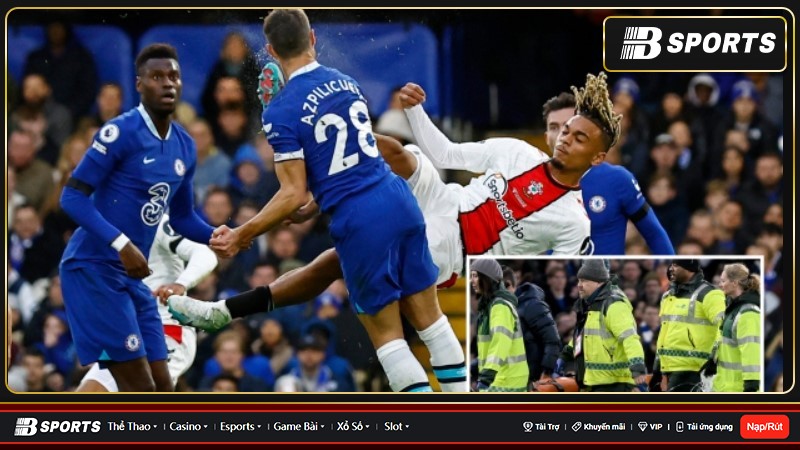 Tình huống nằm sân của Azpilicueta xảy ra sau khi hậu vệ người Tây Ban Nha bị tiền đạo CLB Southampton, Sekou Mara đá vào mặt từ trên cao