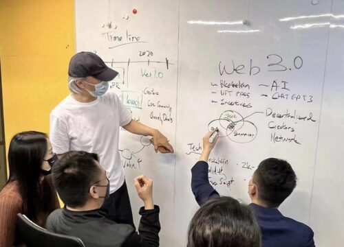 "Vua Hài" cùng một vài đạo diễn khác họp về dự án mới
