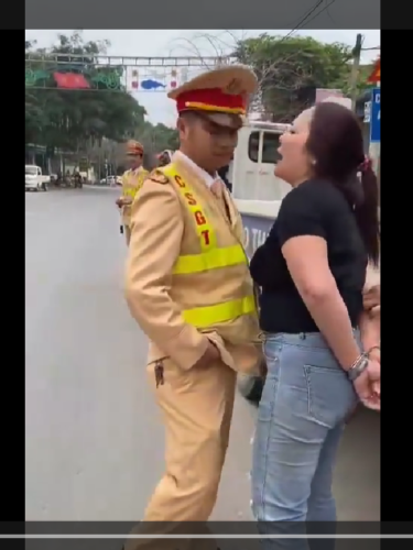 Chửi bới lực lượng chức năng khi yêu cầu xin tha lỗi không được chấp thuận