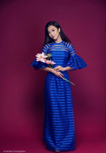 Hà Thanh Xuân dịu dàng trong tà áo dài