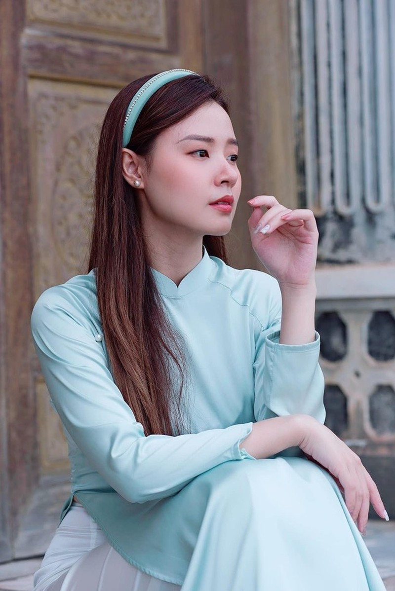 Sự dịu dàng đằm thắm khi cô nàng mặc tà áo dài