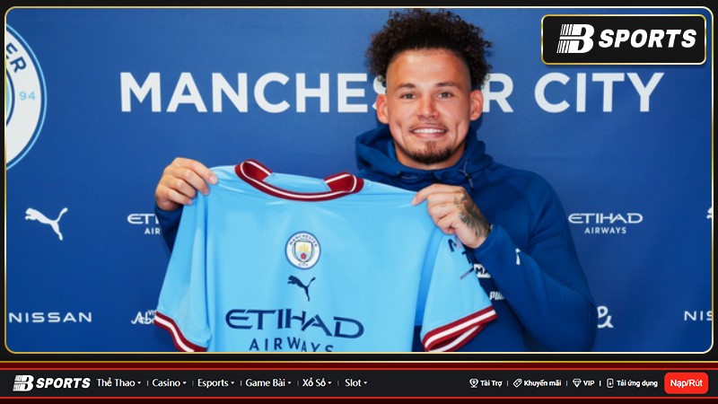 Phillips rời Leeds United để gia nhập Manchester City vào năm 2022, nhưng anh ấy không được trọng dụng dưới thời của Pep