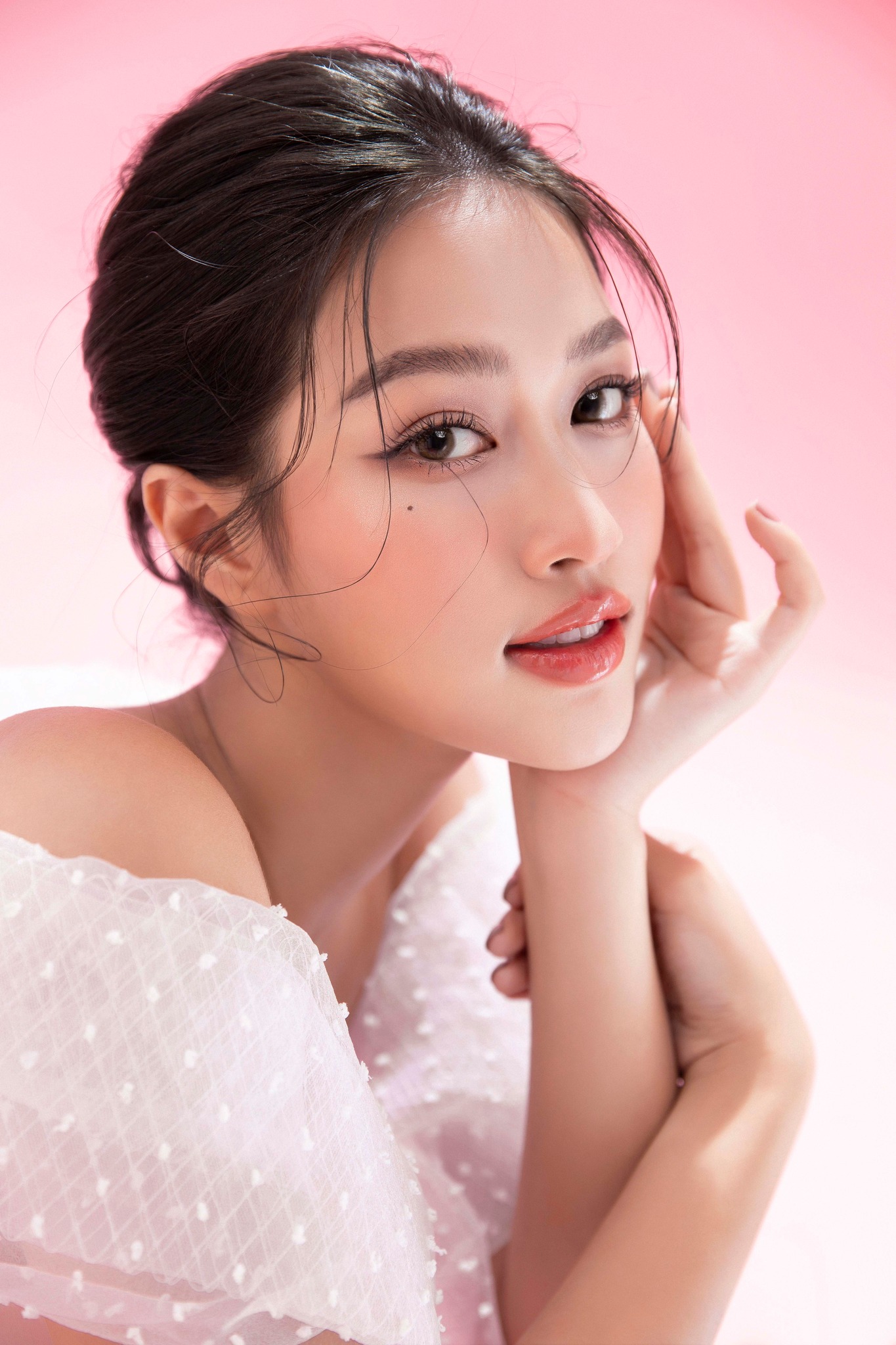 Nhan sắc ngày càng lên hương của cô nàng