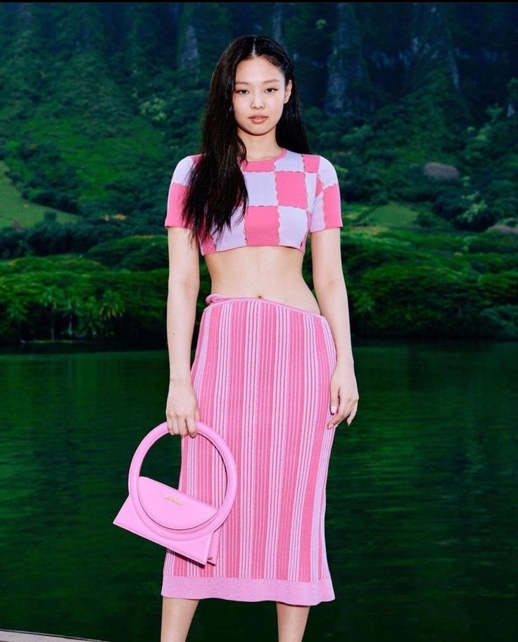 Nữ idol được truyền thông săn đón khi tham gia show diễn của Jacquemus