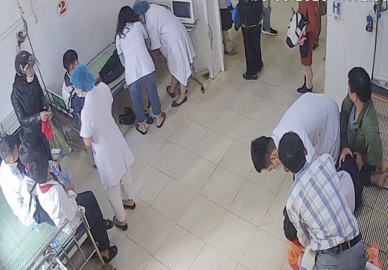 11 em học sinh lớp 6 đã bị ngộ độc thực phẩm do ăn phải hạt ngô đồng