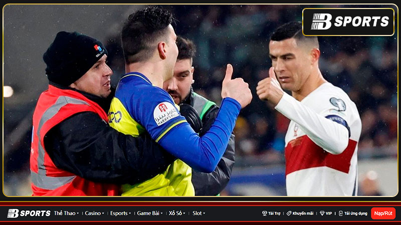 Bruno Fernandes bật lại Ronaldo