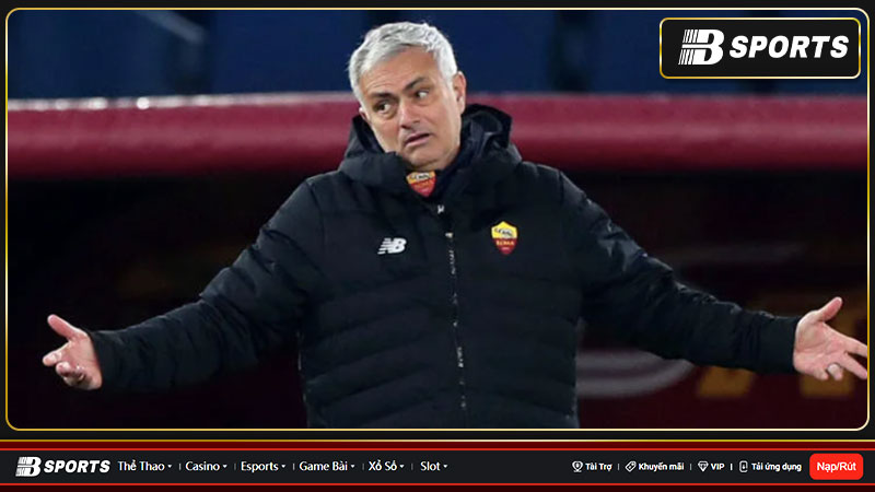 Lý do án phạt dẫn đến HLV Mourinho bỏ họp báo