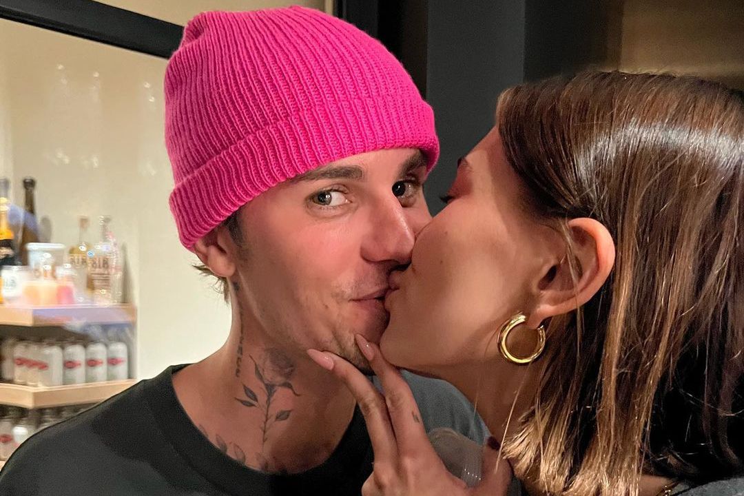 Justin Bieber luôn có vợ bên cạnh lúc ốm đau