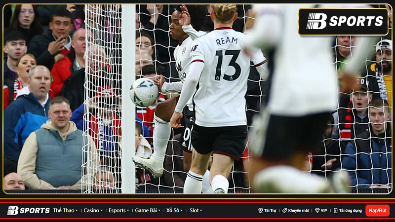 MU vào bán kết FA Cup khi đối thủ dính 3 thẻ đỏ