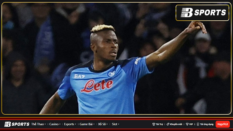 Napoli vào tứ kết Champions League
