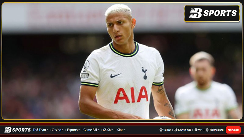 Richarlison ngậm ngùi rời khỏi sân trong nước mắt Richarlison ngậm ngùi rời khỏi sân trong nước mắt