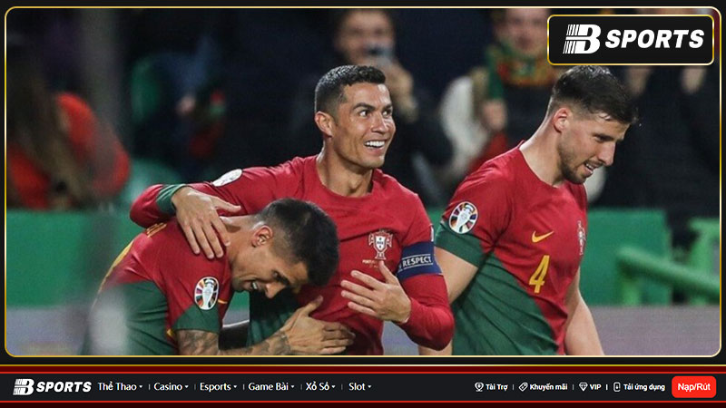 Ronaldo phá kỷ lục thế giới sau chiến thắng của Bồ Đào Nha 