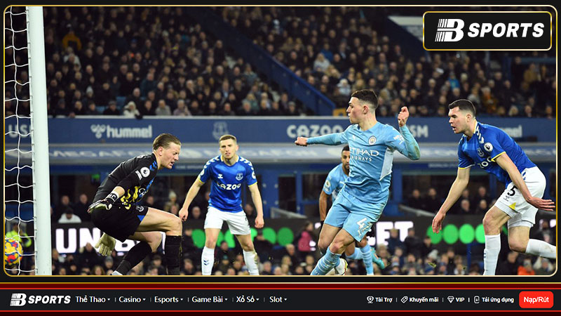 VAR 2 lần gây tranh cãi trong chiến thắng 7-0 của Man City