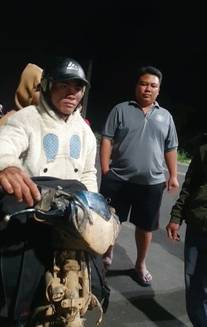 Hai anh em được nhiều người giúp đỡ 