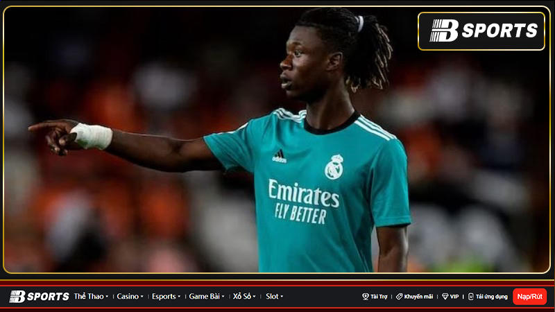 Man Utd được cho là đang xem xét liệu có nên trả một khoản tiền lớn cho tiền vệ Eduardo Camavinga của Real Madrid hay không