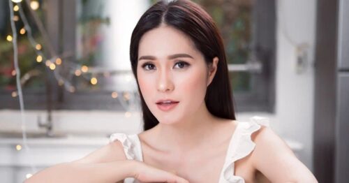 Đoàn Di Băng được biết đến chủ yếu với vai trò là người vợ của đại gia giàu có Nguyễn Quốc Vũ với độ chịu chơi khét tiếng