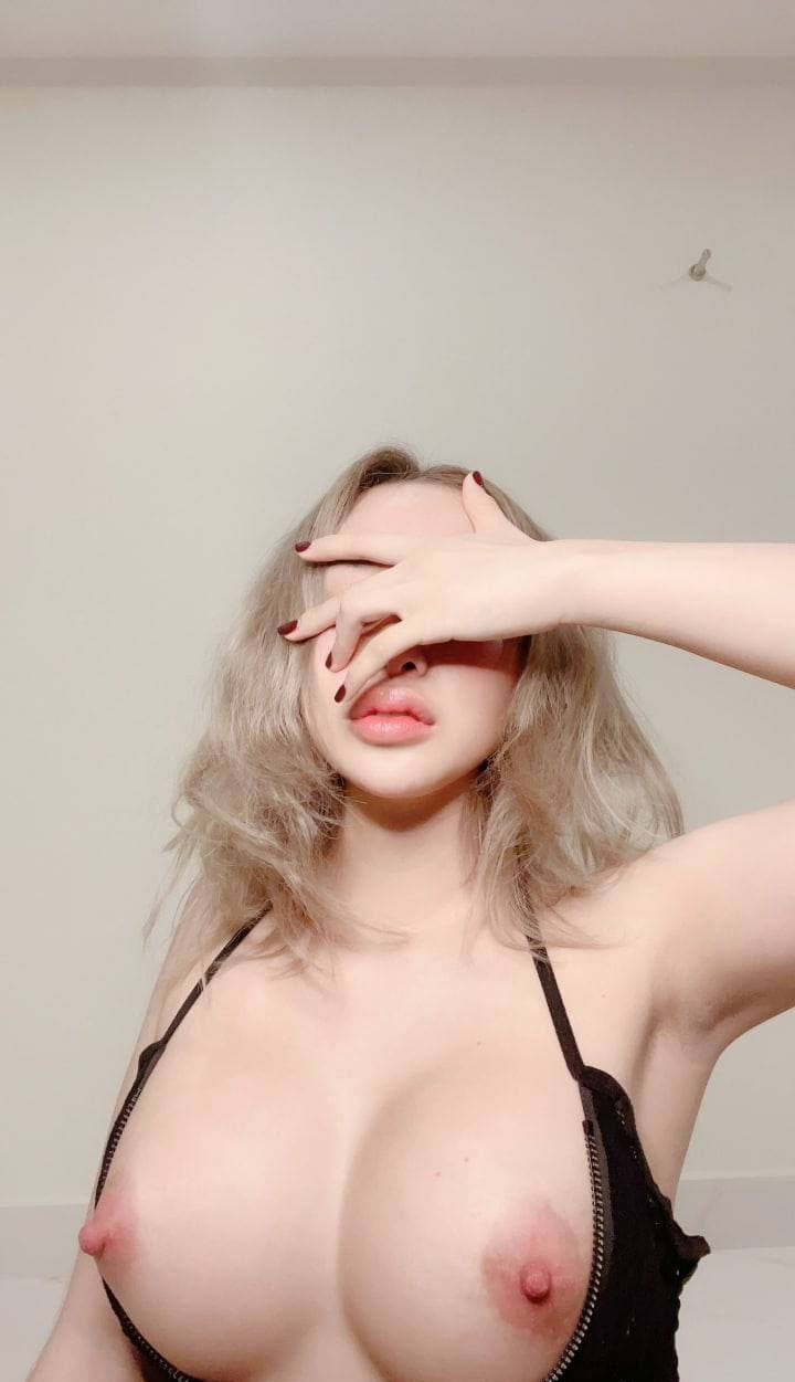 Cô nàng nổi như diều gặp gió sau hàng loạt những clip nóng bỏng