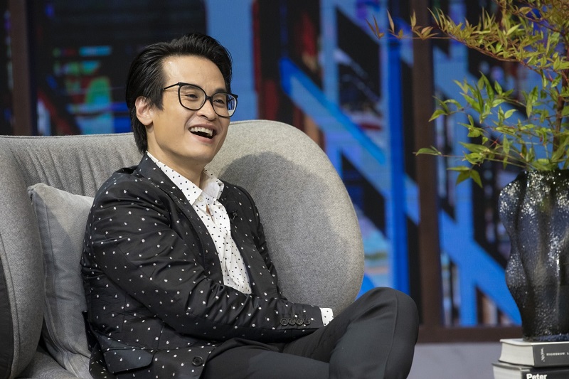 Chương trình kỷ niệm 10 năm ca hát của nam ca sĩ Hà Anh Tuấn mang hai màu sắc hoàn toàn trái ngược nhau.