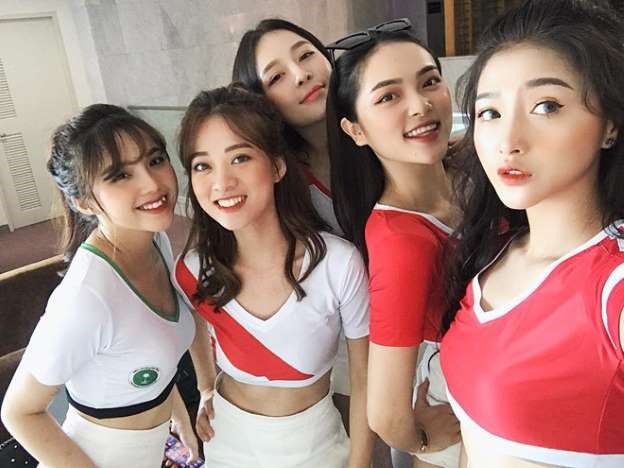 Cô còn bị tố là coi thường bạn bè sau khi nổi tiếng