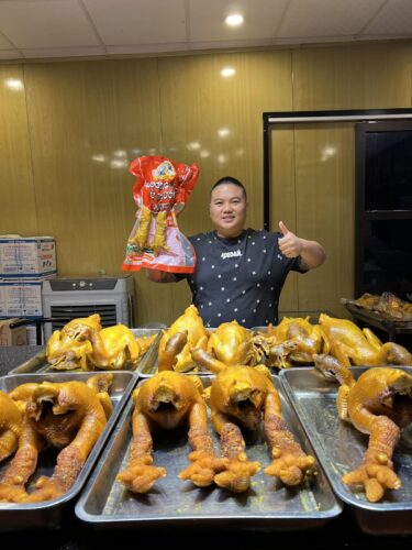 Dù giá gà có phần "nhỉnh" hơn so với những nơi khác nhưng Kiều Văn Thái vẫn được nhiều người ủng hộ và đánh giá tốt