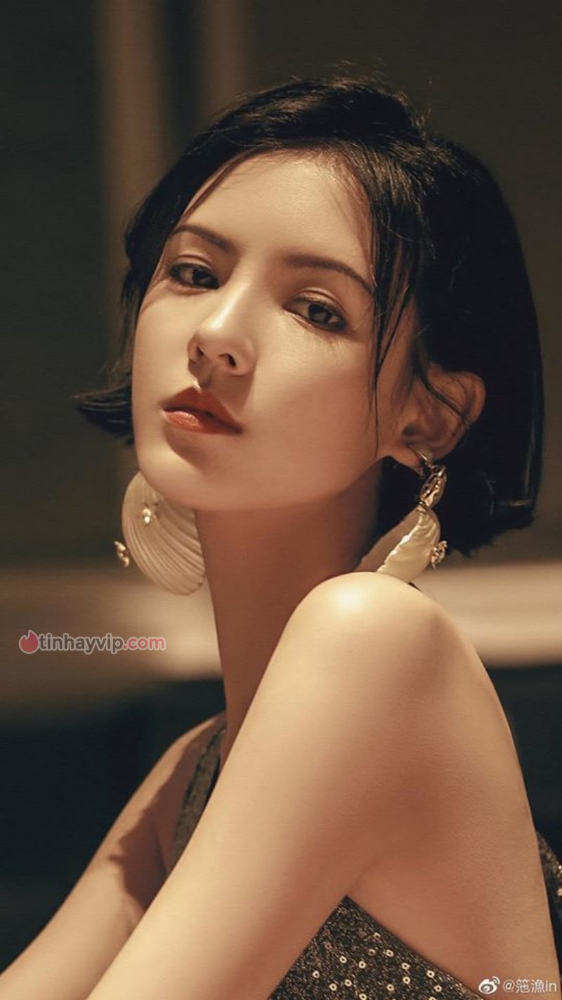 Cô nàng ở hiện tại