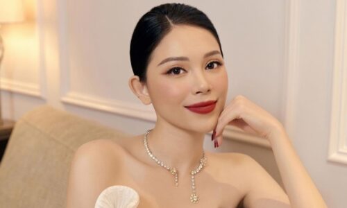 Linh Rin là một hot girl 9x nổi tiếng tại Hà Thành với mối quan hệ tốt với nhiều hot girl nổi tiếng khác