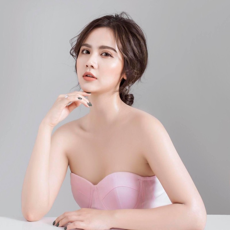 Con đường sự nghiêp của nàng hot girl kiêm chân dài và một diễn viên chuyên nghiệp