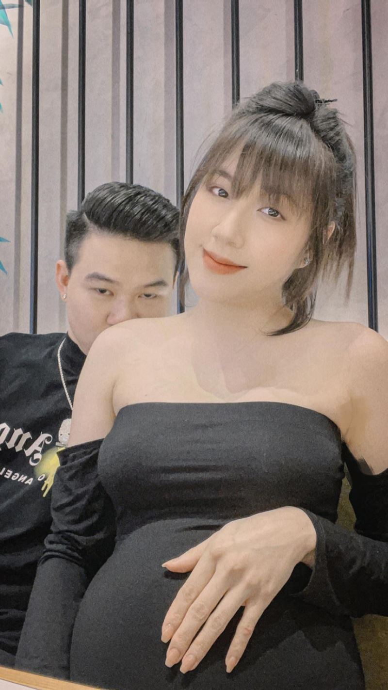 Bụng bầu vẫn xinh đẹp ngời ngời